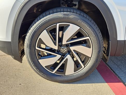 New 2026 Volkswagen Atlas SE image 5