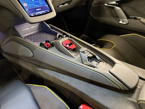 Used 2025 Lamborghini Revuelto Coupe image 13