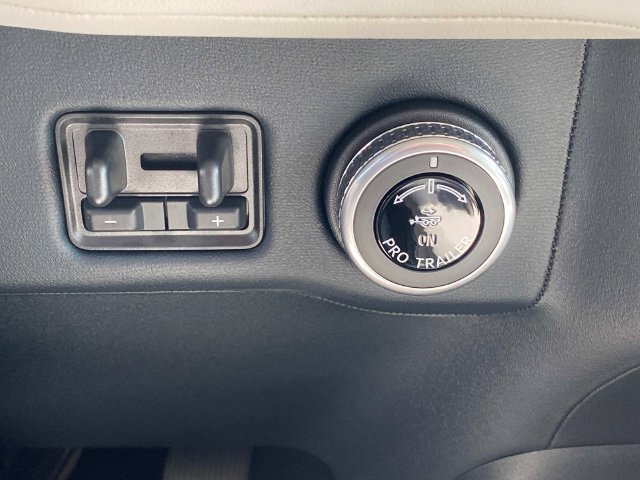 New 2026 Lincoln Navigator Reserve AWD/4WD image 25