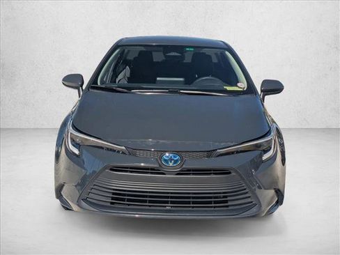 Used 2023 Toyota Corolla LE image 2
