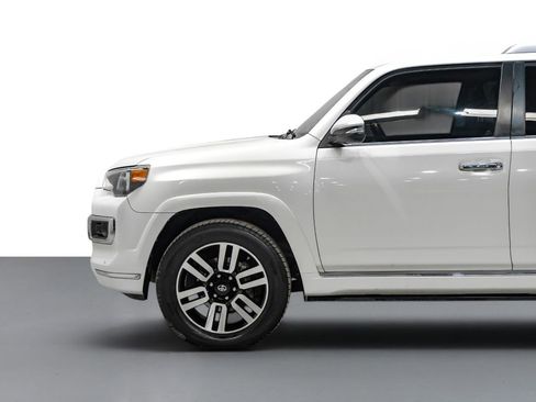 Used 2016 Toyota 4Runner Limited AWD/4WD image 10