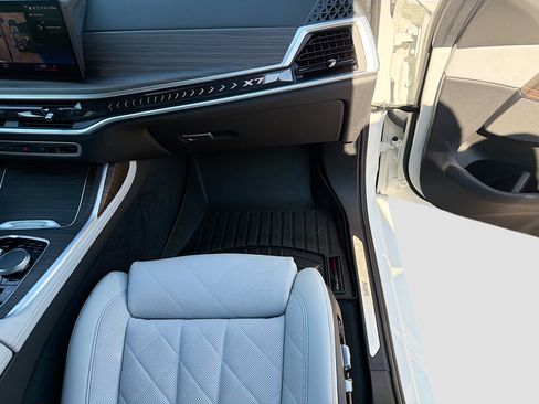 Used 2023 BMW X7 xDrive40i w/ Premium Package image 19