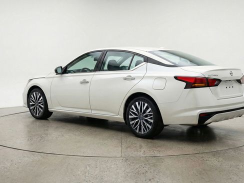 Used 2025 Nissan Altima 2.5 SV image 6