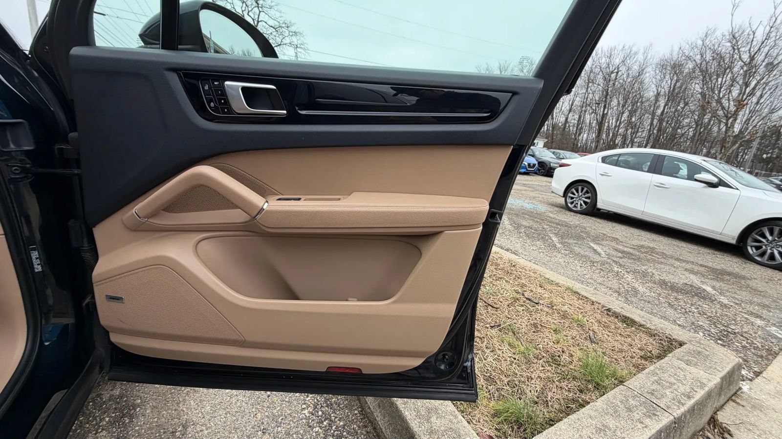 Used 2019 Porsche Cayenne S w/ Premium Plus Package AWD/4WD image 22