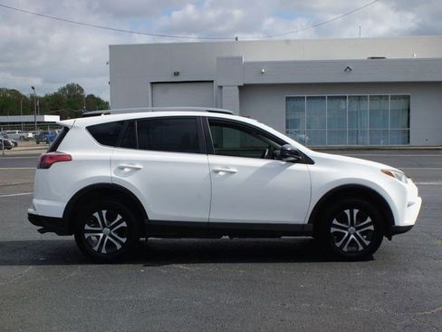 Used 2018 Toyota RAV4 LE image 18