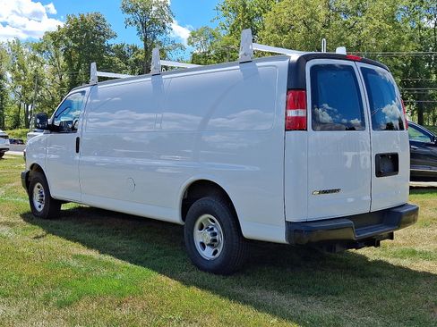 Used 2022 Chevrolet Express 2500 Extended w/ Driver Convenience Package image 4