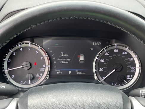 Used 2024 Toyota Highlander LE AWD/4WD image 19