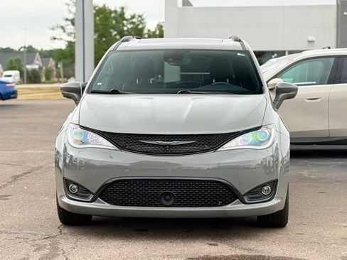 Used 2020 Chrysler Pacifica Limited FWD image 37