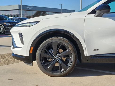 Certified 2025 Buick Envision Sport Touring image 6