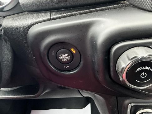 Used 2021 Jeep Gladiator Overland AWD/4WD image 17