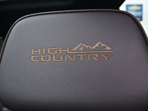 Used 2023 Chevrolet Suburban High Country image 5
