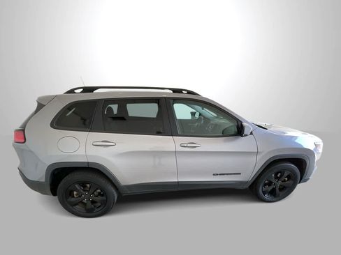 Used 2019 Jeep Cherokee Latitude Plus AWD/4WD image 9