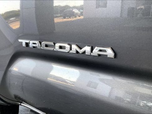 Used 2016 Toyota Tacoma TRD Sport w/ Towing Package AWD/4WD image 21