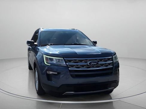 Certified 2018 Ford Explorer XLT w/ Equipment Group 202A image 5