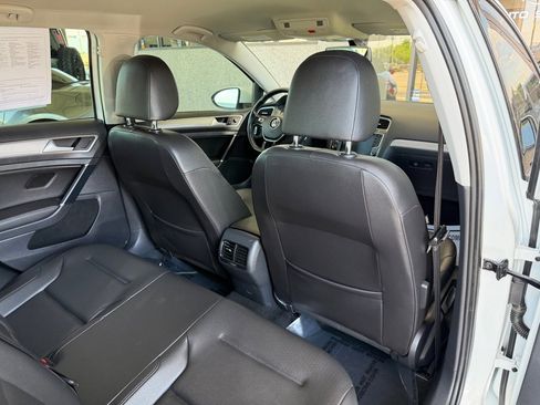 Used 2016 Volkswagen e-Golf SEL Premium w/ Driver Assistance Package FWD image 26