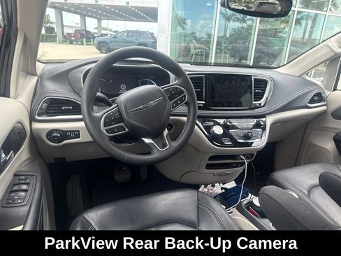 Used 2022 Chrysler Pacifica Touring-L FWD image 5