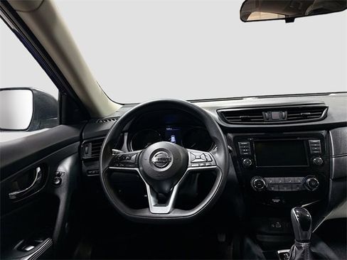 Used 2020 Nissan Rogue SV image 23