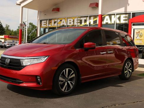 Used 2024 Honda Odyssey Touring image 1