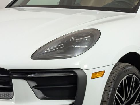 Used 2026 Porsche Macan AWD/4WD image 13