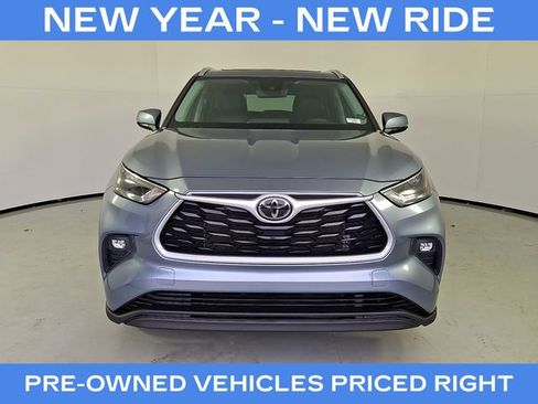 Certified 2022 Toyota Highlander XLE image 3