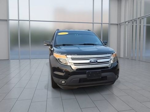 Used 2014 Ford Explorer XLT AWD/4WD image 3