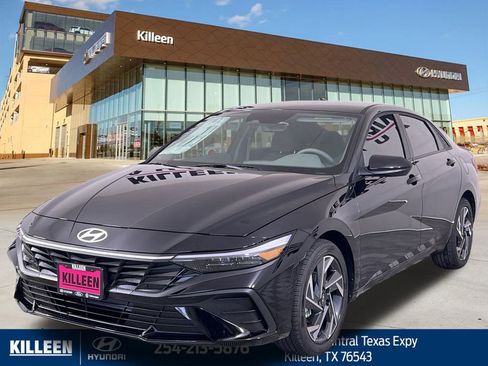 Used 2025 Hyundai Elantra Sport image 4