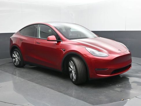 Used 2024 Tesla Model Y Long Range image 7