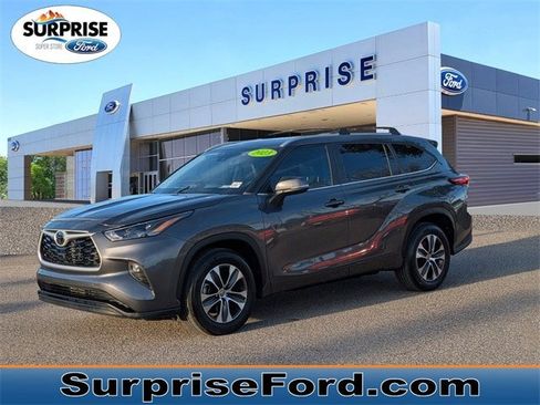 Used 2023 Toyota Highlander L image 1