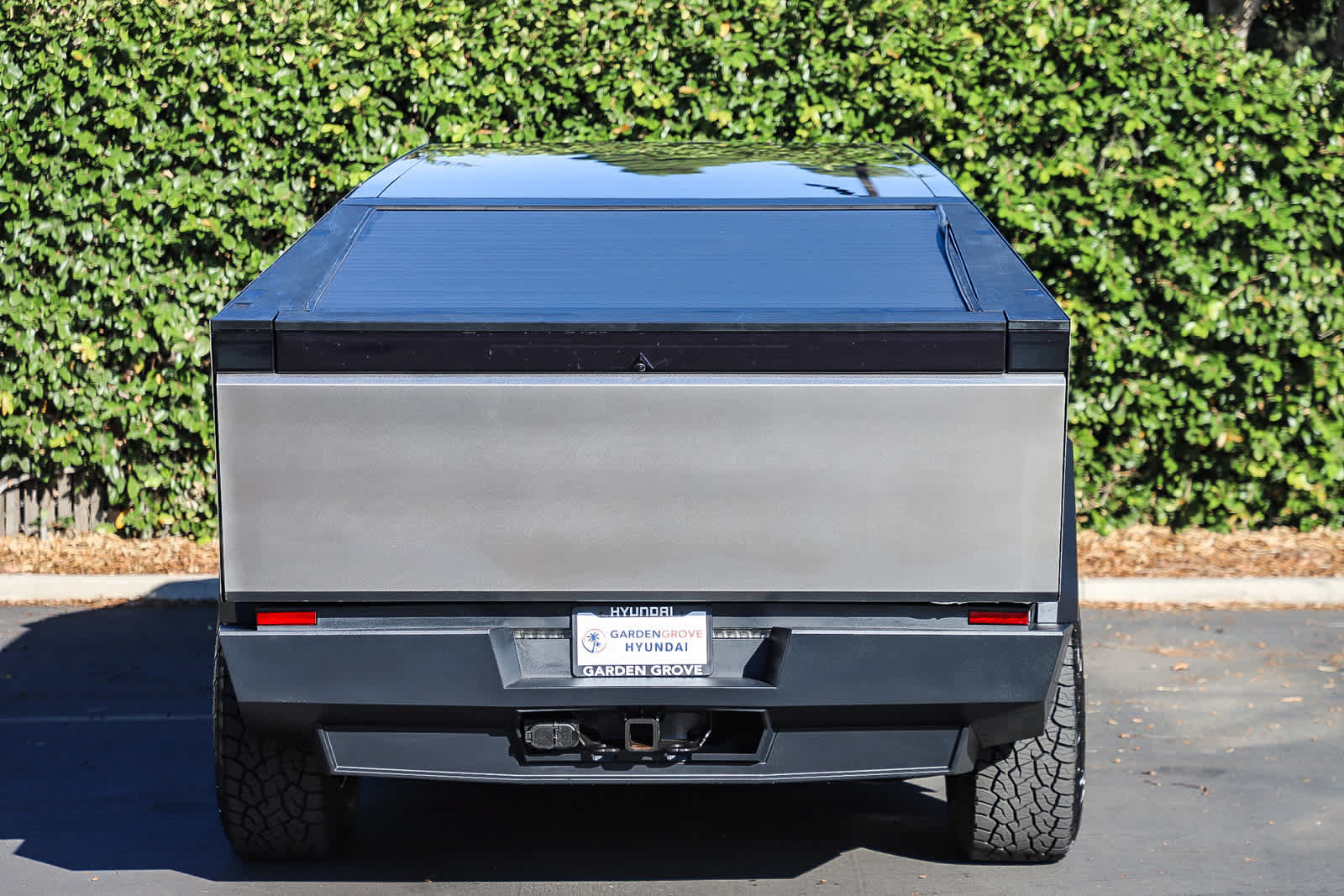 Used 2025 Tesla Cybertruck AWD Crew Cab image 5