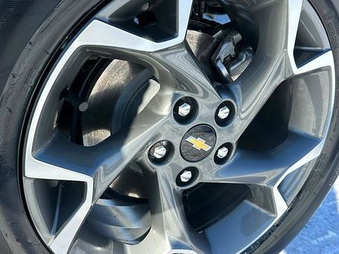 Used 2025 Chevrolet Trax LT w/ Sunroof Package image 33