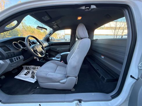 Used 2015 Toyota Tacoma 2WD Access Cab image 31