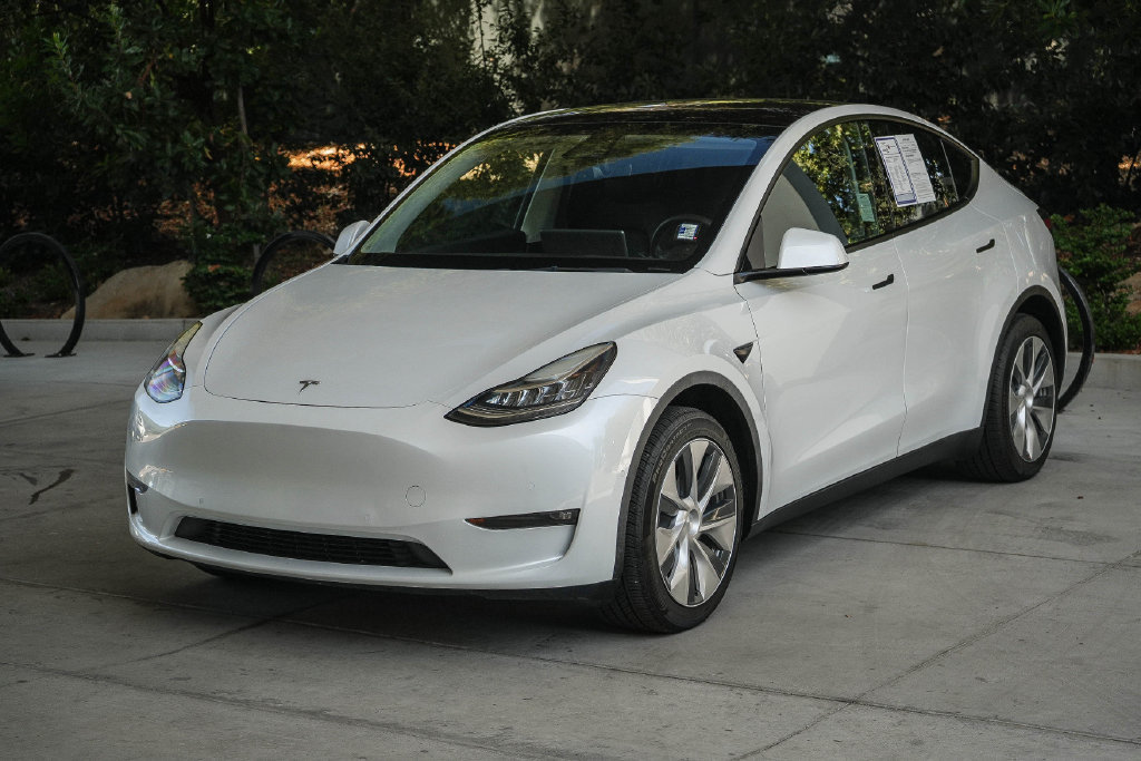 Used 2021 Tesla Model Y Long Range AWD/4WD image 3