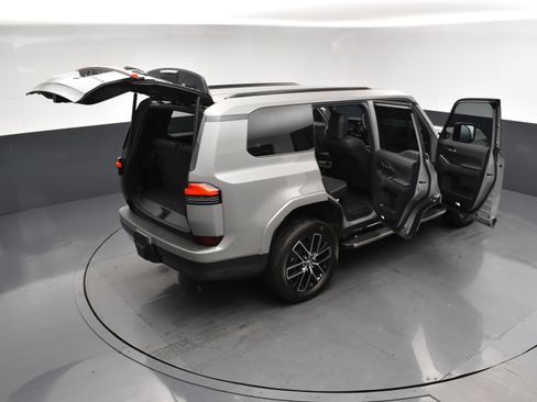 Used 2024 Lexus GX 550 image 29