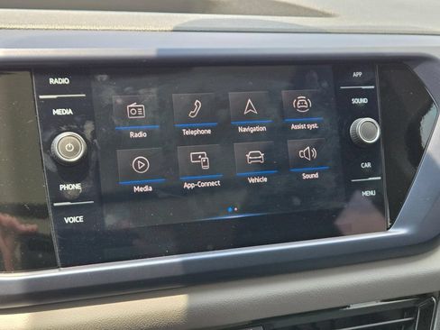 Used 2023 Volkswagen Taos SE w/ Panoramic Sunroof Package FWD image 23