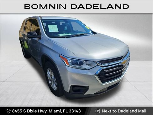 Used 2021 Chevrolet Traverse LS image 1