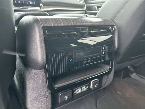 Used 2023 Jeep Wagoneer L Series II image 31