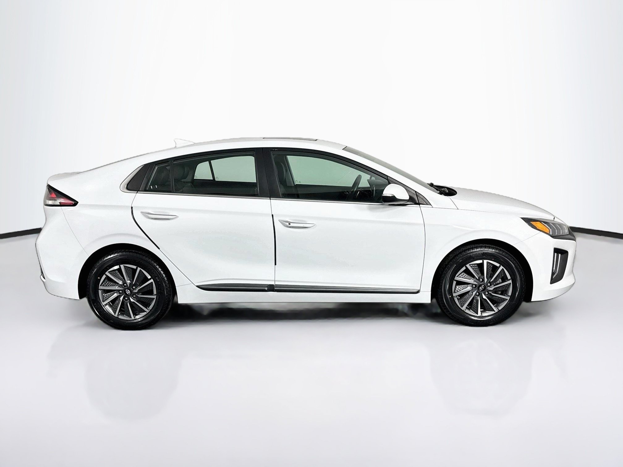 Used 2021 Hyundai Ioniq Limited FWD image 16