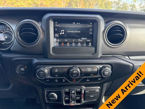 Used 2022 Jeep Gladiator Sport image 16