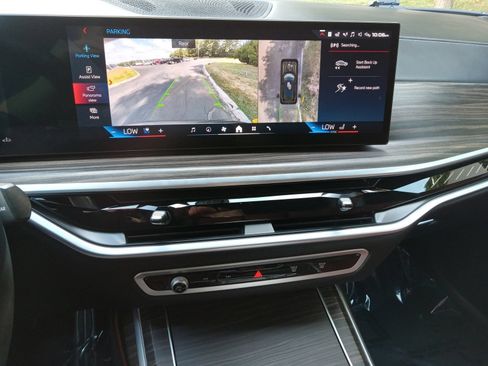 Used 2024 BMW X7 M60i w/ Climate Comfort Package AWD/4WD image 17