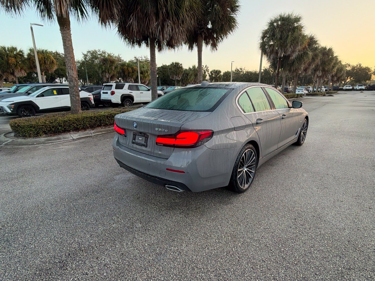 Used 2022 BMW 530e w/ Premium Package RWD image 4