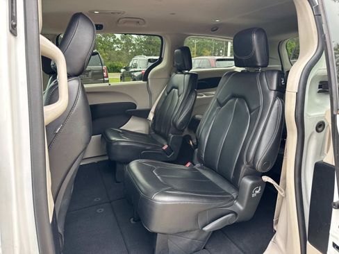 Certified 2023 Chrysler Pacifica Touring-L FWD image 15