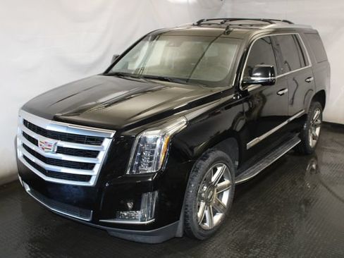 Used 2019 Cadillac Escalade Luxury AWD/4WD image 1