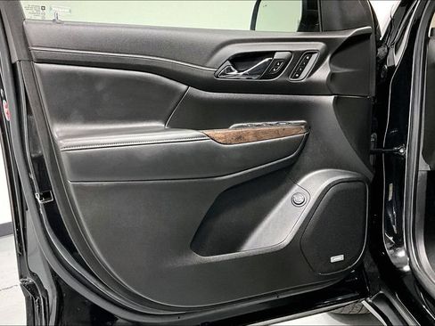 Used 2022 GMC Acadia Denali w/ Denali Ultimate Package FWD image 22