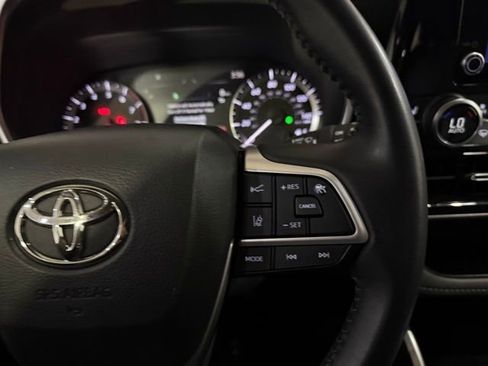 Used 2024 Toyota Highlander XLE image 16
