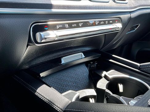 Used 2023 Mercedes-Benz GLS 450 4MATIC image 34