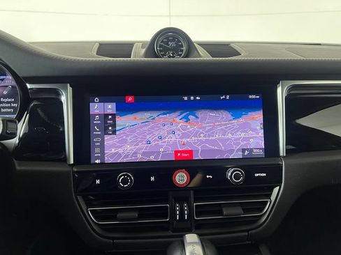 Used 2023 Porsche Macan Turbo AWD/4WD image 31