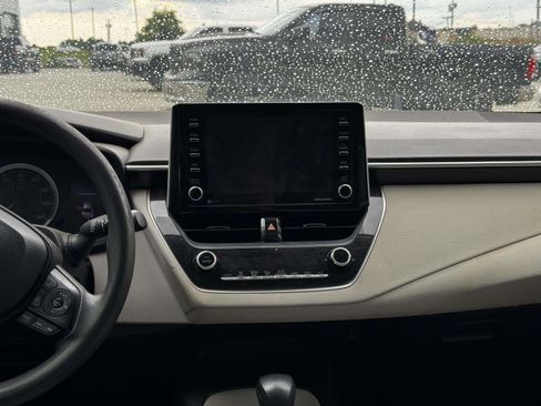Used 2021 Toyota Corolla LE FWD image 5