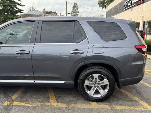 Used 2025 Honda Pilot EX-L image 2