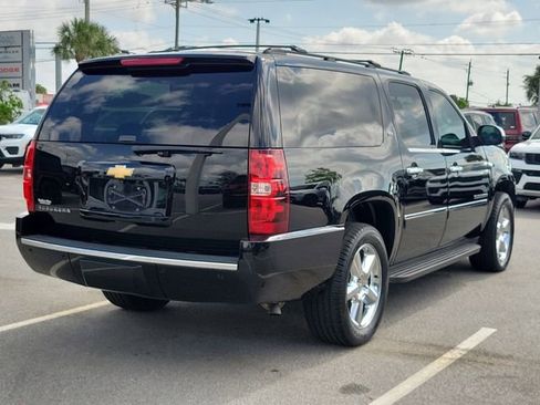 Used 2014 Chevrolet Suburban LTZ RWD image 6