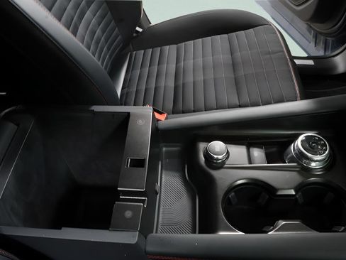 Used 2025 Ford Explorer ST-Line image 25